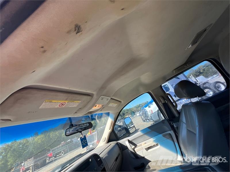 Chevrolet Silverado 3500HD Vieglais kravas automobilis/izkraušana no sāniem