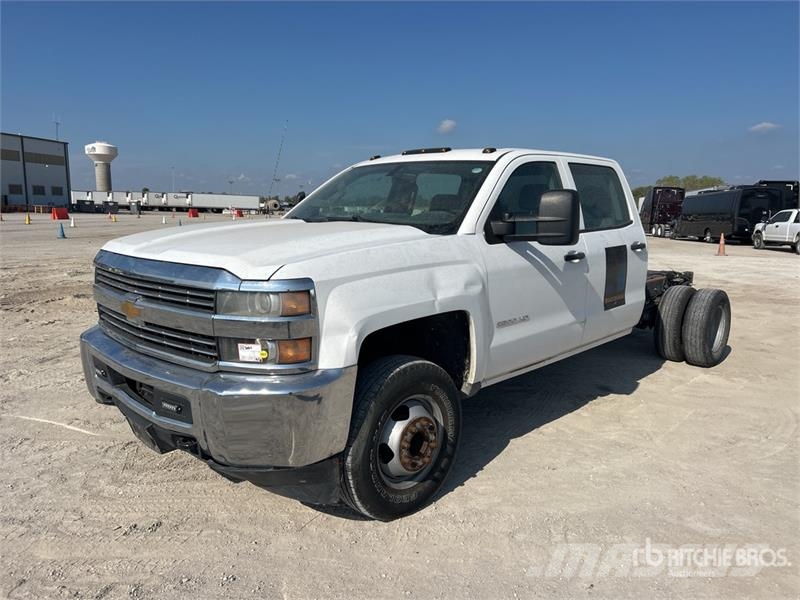 Chevrolet Silverado 3500HD 4x2 Crew Cab Cab and Chassis Cabine en interieur