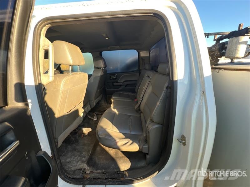 Chevrolet Silverado 3500HD Vieglais kravas automobilis/izkraušana no sāniem