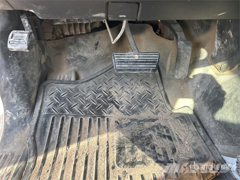 Chevrolet Silverado 3500HD 4x2 Crew Cab Cab and Chassis Cabine en interieur