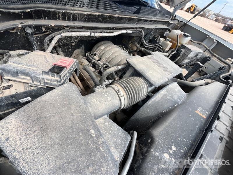 Chevrolet Silverado 3500HD 4x4 Extended Cab Service Truck مركبات الأغراض العامة