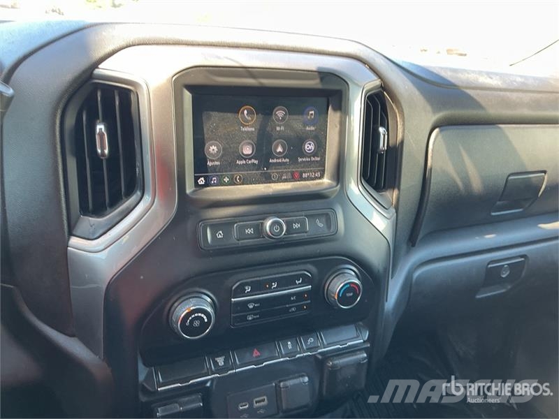 Chevrolet Silverado 3500HD Platformas/izkraušana no sāniem