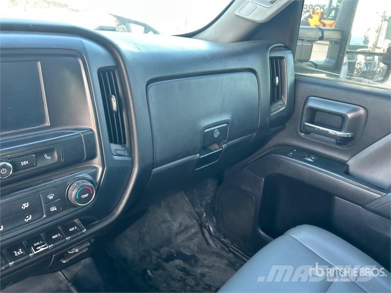 Chevrolet Silverado 3500HD Lastbil med lad/Flatbed