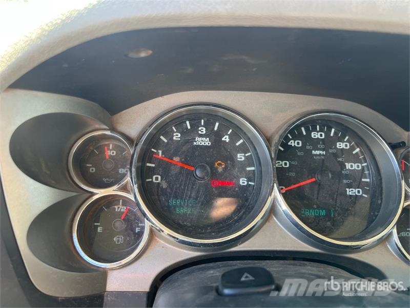 Chevrolet Silverado 3500HD Vieglais kravas automobilis/izkraušana no sāniem