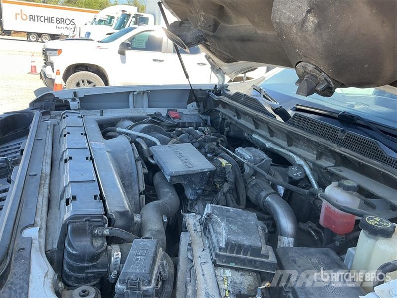 Chevrolet Silverado 3500HD Platformas/izkraušana no sāniem