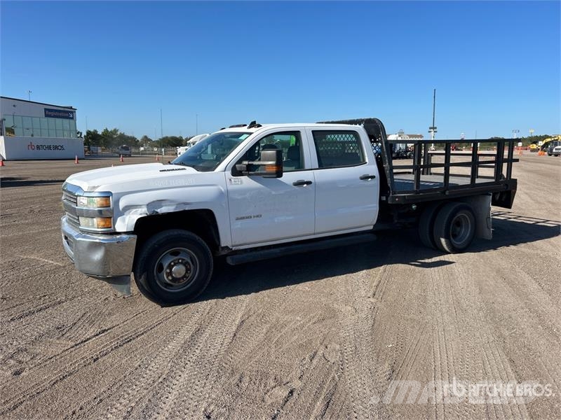 Chevrolet Silverado 3500HD Platós / Ponyvás teherautók