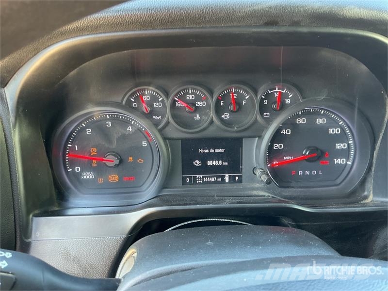 Chevrolet Silverado 3500HD Platformas/izkraušana no sāniem