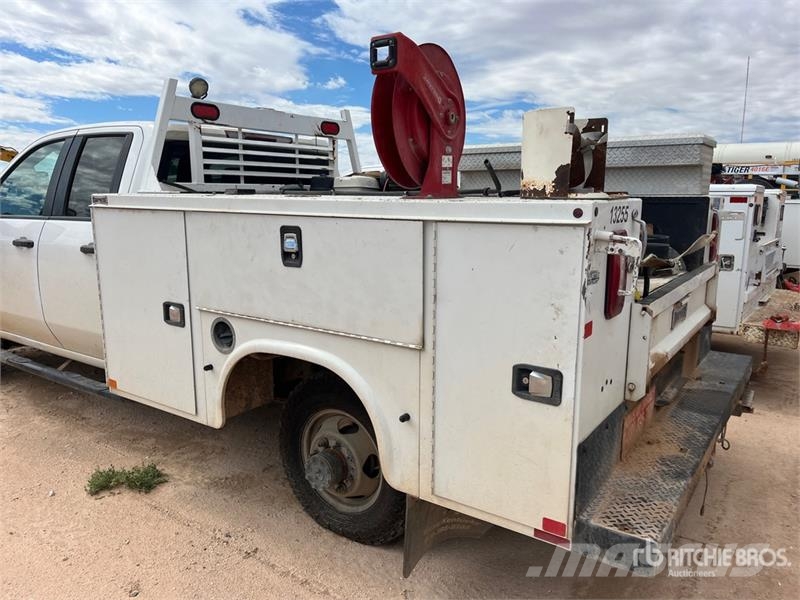 Chevrolet Silverado 3500HD 4x4 Extended Cab Service Truck مركبات الأغراض العامة
