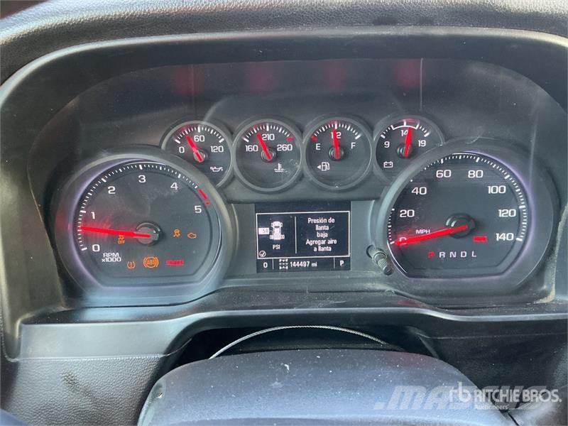 Chevrolet Silverado 3500HD Platformas/izkraušana no sāniem