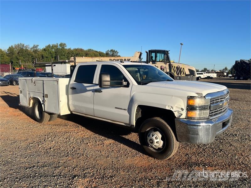 Chevrolet Silverado 3500HD Vieglais kravas automobilis/izkraušana no sāniem