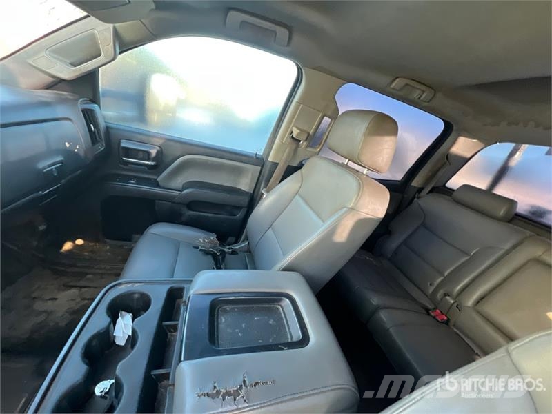Chevrolet Silverado 3500HD Vieglais kravas automobilis/izkraušana no sāniem