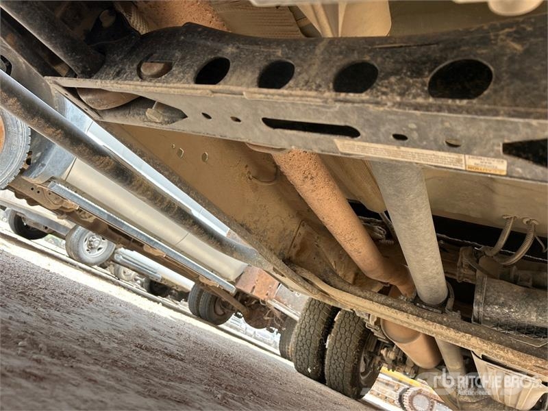 Chevrolet Silverado 3500HD 4x4 Crew Cab Service Truck Vehículos municipales multiusos