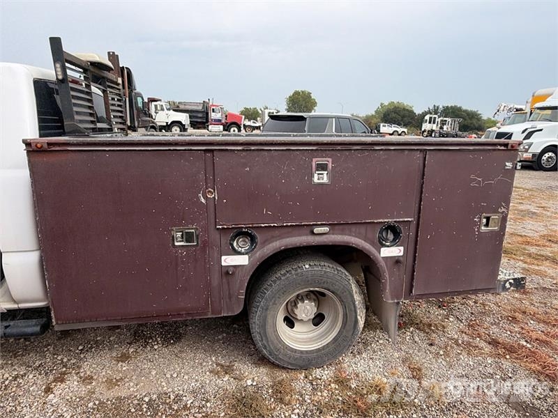 Chevrolet Silverado 3500 Custom 4x2 Utility Truck (Inoperabl Lava-autot
