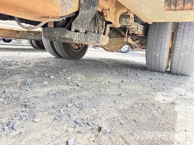 Chevrolet Silverado 3500HD Vieglais kravas automobilis/izkraušana no sāniem