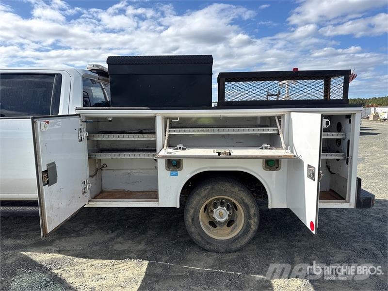 Chevrolet Silverado 3500HD Vieglais kravas automobilis/izkraušana no sāniem