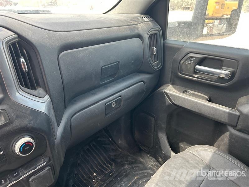 Chevrolet Silverado 3500HD 4x4 Crew Cab Service Truck Vehículos municipales multiusos