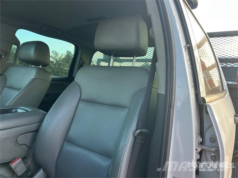 Chevrolet Silverado 3500HD Lastbil med lad/Flatbed