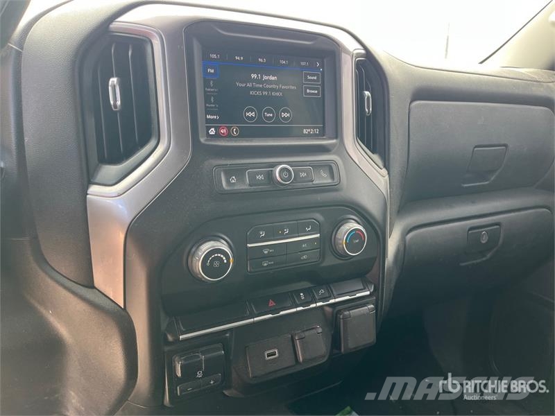 Chevrolet Silverado 3500HD 4x4 Extended Cab Service Truck مركبات الأغراض العامة