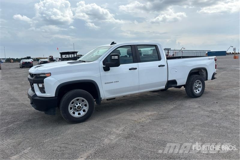 Chevrolet Silverado 3500HD 4x4 Crew Cab Pickup Andere Transporter