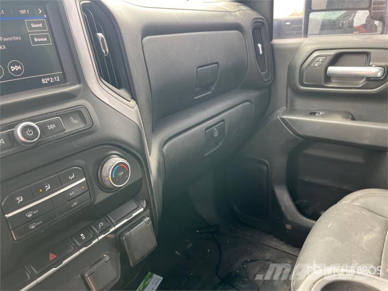 Chevrolet Silverado 3500HD 4x4 Extended Cab Service Truck مركبات الأغراض العامة