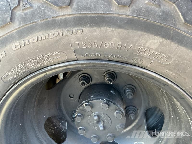 Chevrolet Silverado 3500HD Platformas/izkraušana no sāniem