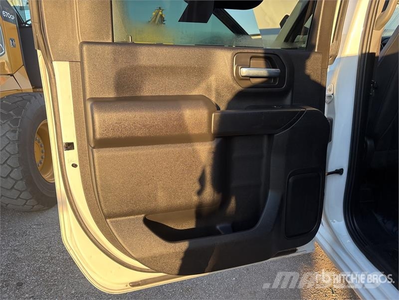 Chevrolet Silverado 3500HD 4x4 Crew Cab Service Truck Komunalna vozila
