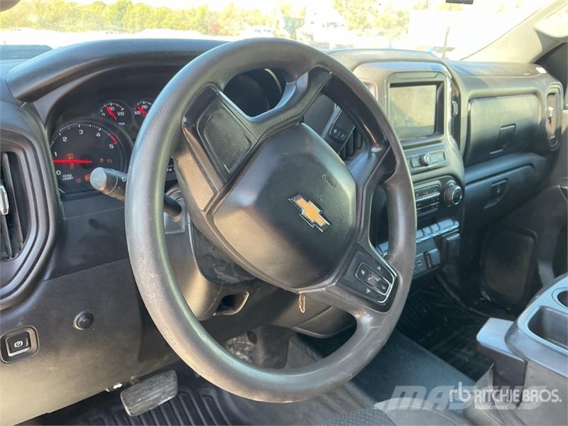 Chevrolet Silverado 3500HD Platformas/izkraušana no sāniem