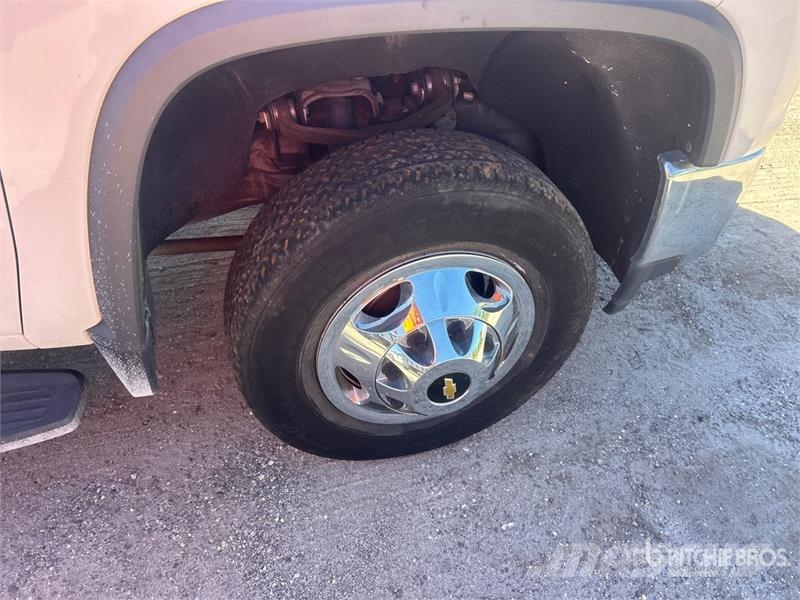 Chevrolet Silverado 3500HD Lastbil med lad/Flatbed