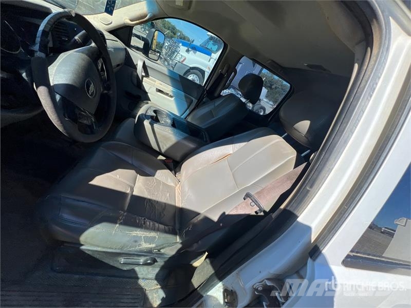 Chevrolet Silverado 3500HD Vieglais kravas automobilis/izkraušana no sāniem