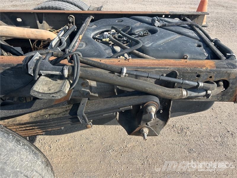 Chevrolet Silverado 3500HD 4x2 Crew Cab Cab and Chassis Cabine en interieur