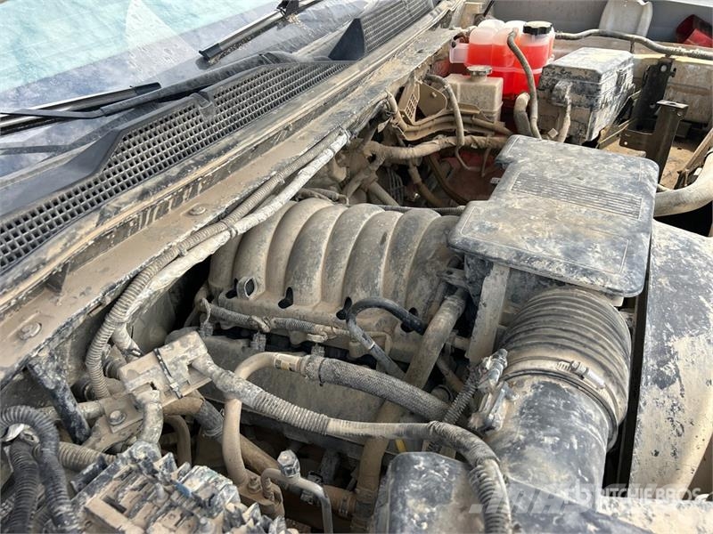 Chevrolet Silverado 3500HD 4x4 Crew Cab Service Truck Vehículos municipales multiusos