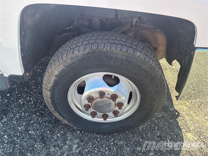 Chevrolet Silverado 3500HD Tovornjaki s kesonom/platojem