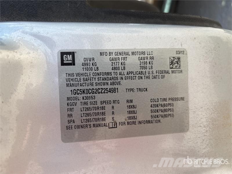 Chevrolet Silverado 3500HD 4x4 Extended Cab Pickup Outro