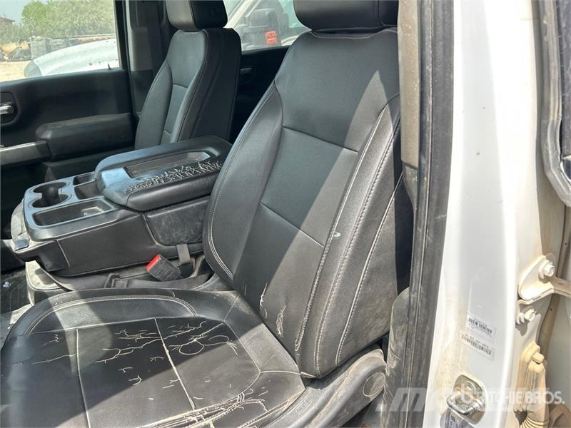 Chevrolet Silverado 3500HD 4x4 Crew Cab Service Truck Vehículos municipales multiusos