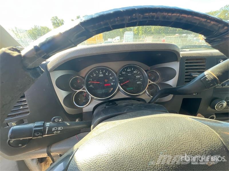 Chevrolet Silverado 3500HD Vieglais kravas automobilis/izkraušana no sāniem