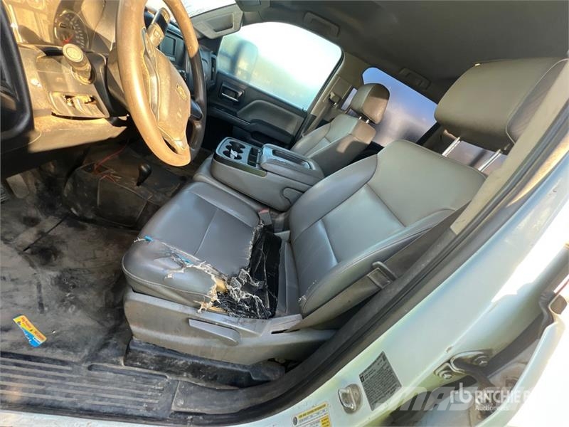 Chevrolet Silverado 3500HD Vieglais kravas automobilis/izkraušana no sāniem