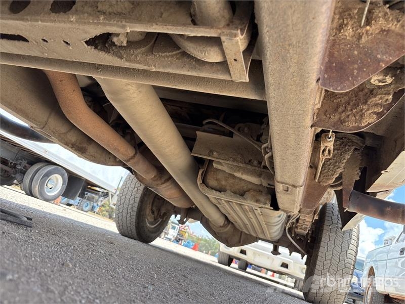 Chevrolet Silverado 3500HD 4x4 Extended Cab Pickup Outro