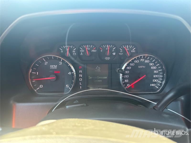 Chevrolet Silverado 3500HD Tovornjaki s kesonom/platojem