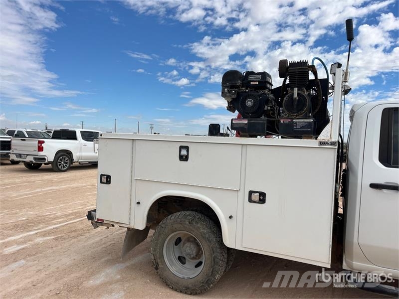 Chevrolet Silverado 3500HD 4x4 Extended Cab Service Truck مركبات الأغراض العامة