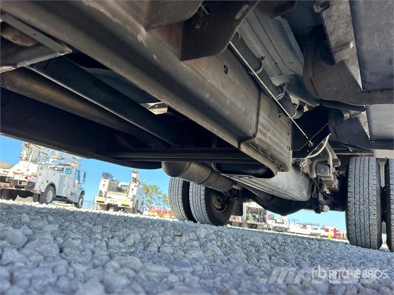 Chevrolet Silverado 3500HD Platós / Ponyvás teherautók