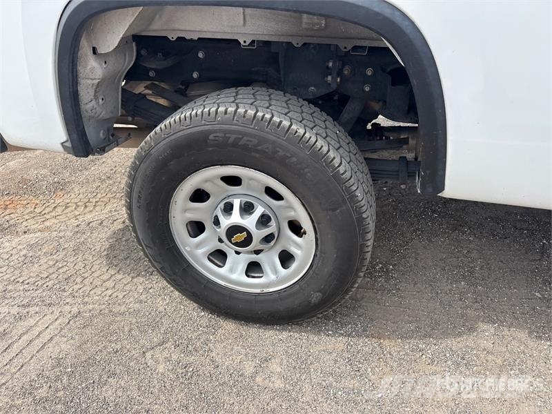 Chevrolet Silverado 3500HD 4x4 Crew Cab Pickup Andere Transporter