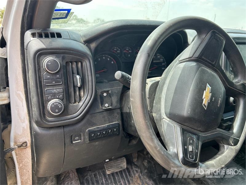 Chevrolet Silverado 3500HD 4x4 Crew Cab Service Truck Vehículos municipales multiusos