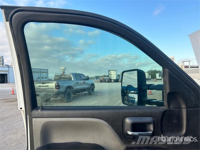 Chevrolet Silverado 3500HD Lastbil med lad/Flatbed