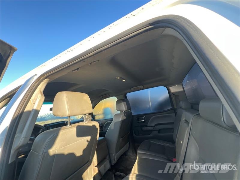Chevrolet Silverado 3500HD Vieglais kravas automobilis/izkraušana no sāniem