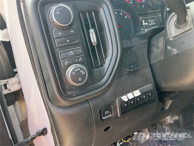 Chevrolet Silverado 3500HD 4x4 Extended Cab Service Truck مركبات الأغراض العامة