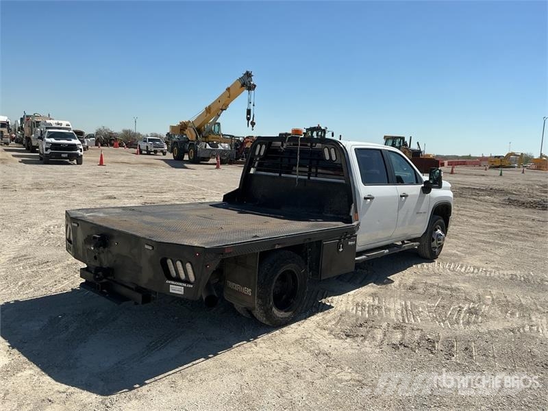 Chevrolet Silverado 3500HD Platformas/izkraušana no sāniem
