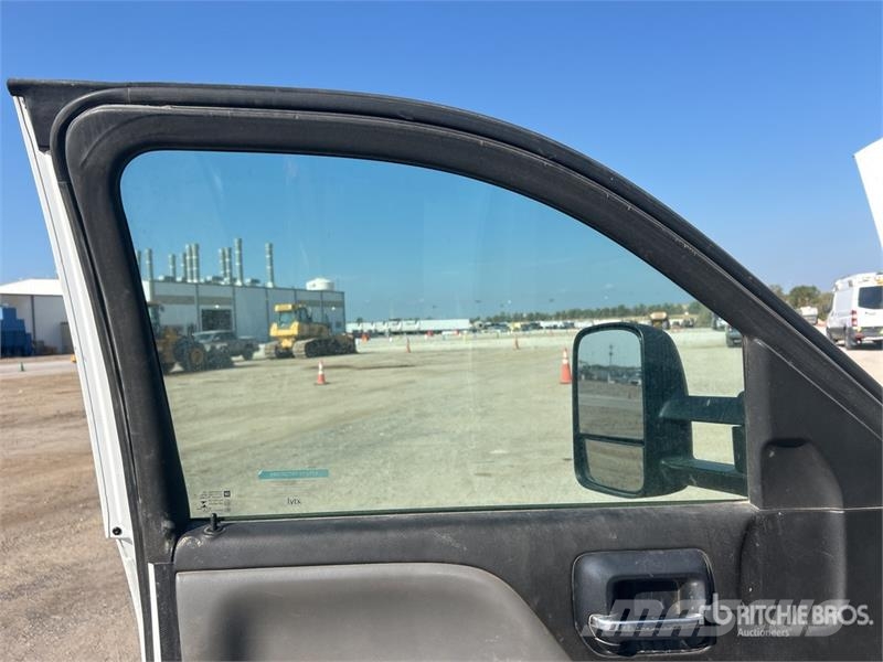 Chevrolet Silverado 3500HD 4x2 Crew Cab Cab and Chassis Cabine en interieur