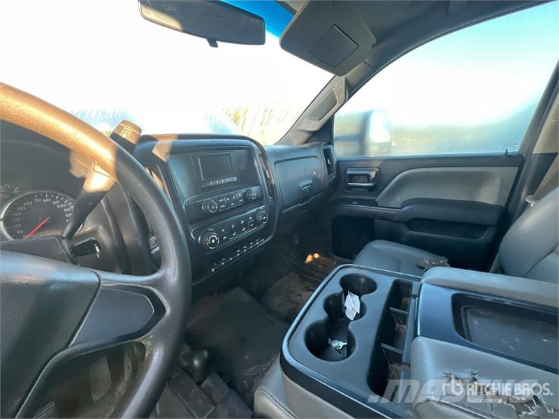 Chevrolet Silverado 3500HD Vieglais kravas automobilis/izkraušana no sāniem