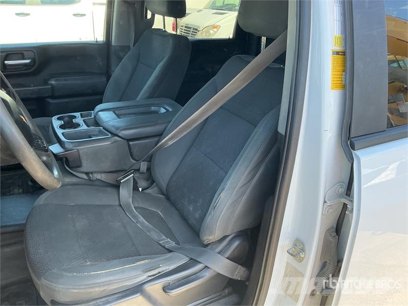 Chevrolet Silverado 3500HD Platformas/izkraušana no sāniem