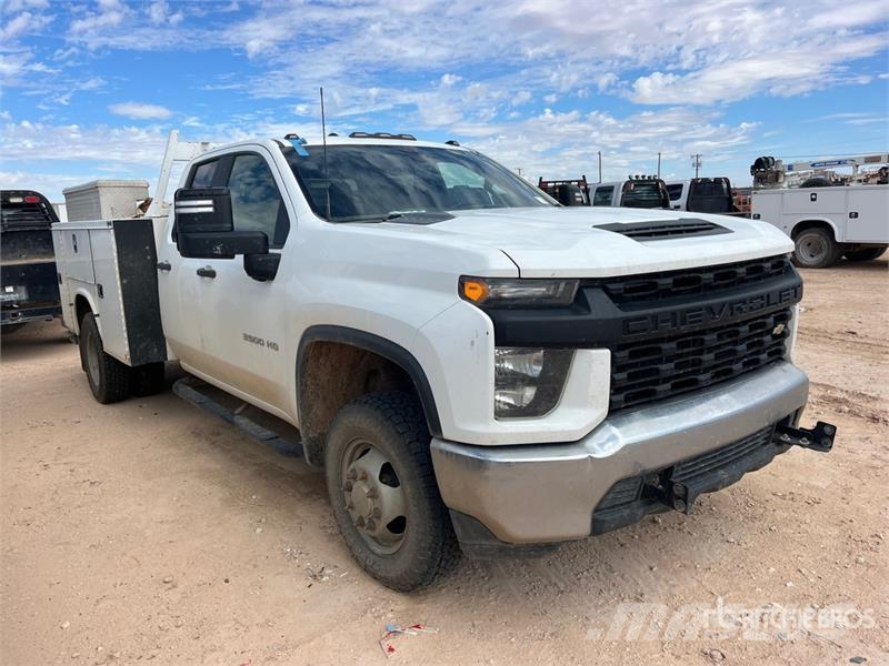 Chevrolet Silverado 3500HD 4x4 Extended Cab Service Truck مركبات الأغراض العامة